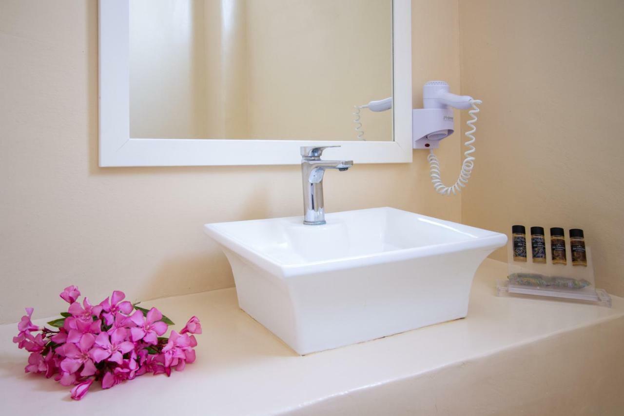 Sea Sound White Katikies Aparthotel Exomitis  Екстериор снимка